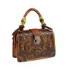 2026 Nuevo Bolso de Mano Elegante Vintage con Relieve Floral y Asa de Bambú Cuero Genuino Gran Capacidad Bolso de Mujer Estilo Étnico para Mujeres de Mediana Edad
