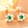 Pendientes de Flor de Zirconia Diamante Blanco Redondo de Lujo Europeos y Americanos Más Vendidos con Centro de Flor de Zafiro y Diamante Pendientes de Gama Alta Elegantes Versátiles