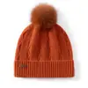 Novo chapéu de inverno e outono transfronteiriço de cashmere xadrez com punho para mulheres, espessado e quente, tricotado com pompons e proteção para as orelhas, estilo coreano com listras verticais