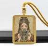 Pingente Thangka Dourado Pintado à Mão Frente e Verso com Escrituras Embutidas, Cinco Deuses da Riqueza, Pingente Thangka do Passado e do Presente