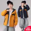 Jaqueta corta-vento forrada com fleece dupla face para meninos Estilo Primavera/Outono 2026 Nova Top Outono Colorido Patchwork Médio/Grande Infantil