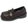Zapatos de cuero retro para mujer con suela gruesa, estilo británico, nuevo modelo de otoño 2026, versátiles con faldas, mocasines de punta cuadrada estilo universitario