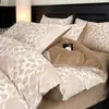Novo Conjunto de Quatro Peças Esculpido em Leite Fleece Espesso Conjunto de Cama de Inverno com Fronha de Edredom de Fleece Dupla Face Lençol de Cama de Fleece de Coral Roupa de Cama Quente