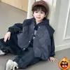 Conjunto de Chaleco para Niños Otoño e Invierno 2026 Nuevo Invierno Chaqueta Acolchada Engrosada para Niños Conjunto Cálido de Tres Piezas para Bebé