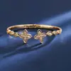 Nuevo brazalete abierto floral elegante y exquisito europeo y americano, moda de lujo ligero popular con un toque de alta gama, pulsera de nicho y versátil