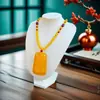 Collar con Colgante Cuadrado de Cera de Abeja Amarilla con Cuentas Aceite de Pollo Amarillo Miel Vieja Marca Lisa Colgante de Ámbar Optimizado Cadena para Suéter Regalo