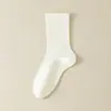 Calcetines blancos para mujer para otoño e invierno, calcetines holgados de color liso hasta la mitad de la pantorrilla, calcetines de hilo de algodón holgados para maternidad y posparto, calcetines de algodón para mujer de Zhuji