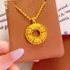 Colgante Auspicioso de Paz Estilo Filigrana Antigua Chapado en Oro Latón para Mujer, Estilo Lujo Ligero con Sentido de Elegancia, Colgante Circular Hueco Color Oro Arena