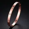 Pulsera de acero de titanio más vendida transfronteriza con incrustaciones de diamantes, diseño de mariposa, lujo ligero para mujer, sensación de alta gama, adecuada para la moda diaria, pulsera versátil de acero inoxidable