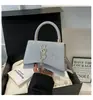 2026 Nueva Moda Tendencia Estilo Coreano Bolso Cruzado de Hombro Único con Borlas y Textura para Mujer, Elegante Bolso Cuadrado Pequeño