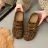 Sapatos de dedo dividido femininos sola grossa moda outono 2026 sapatos de salto único Radne altura aumentando versátil mocassins slip-on fivela de couro