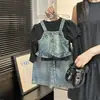 Conjunto de Tres Piezas para Niña de Punto Versátil para Primavera y Otoño con Botón de Una Fila, Pantalones de Mezclilla Anchos de Pierna Recta con Tirantes Empalmados, Moderno
