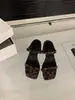 Sandalias de tacón grueso tipo slip-on con estampado de leopardo único para mujer, nuevo estilo de verano 2025, pequeñas sandalias elegantes de estilo francés