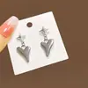 Pendientes Metálicos de Aguja Plateada con Forma de Corazón y Estrella de Ocho Puntas, Pendientes Europeos y Americanos de Nicho con Forma de Estrella, Pendientes de Chica Popular Estilo Dulce y Fresco al por Mayor