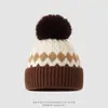 Gorro de punto retro con patrón de diamantes, nuevo gorro cálido de otoño e invierno con pompón para hombres, mujeres y niños, gorro de bloqueo de color estilo coreano, gorro a prueba de viento para exteriores