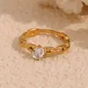 Moda Ins Europea y Americana Elegante Nicho Diseño Retro Joyería de Mano Acero Inoxidable Chapado en Oro de 18K Cadena Mini Anillo para Mujeres