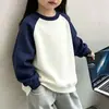Sudadera de color liso para niños, ropa infantil de manga larga para primavera y otoño, uniforme básico de jardín de infantes, stock del fabricante con posibilidad de impresión de diseños y logotipos
