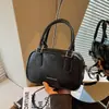 La popular bolsa cruzada de nicho de este año es el nuevo modelo 2026, una bolsa de hombro versátil y elegante con un toque de alta gama, bolsa cuadrada pequeña ligera y portátil
