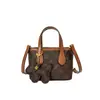 Bolsa Tote de Moda de Luxo Monica Qiqi Feminina 2025 Nova Estampada Retro Portátil Versátil para Ombro