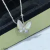 Collar Seiko Edición V Oro Cuatro Perlas Mariposa Nácar Blanco Natural para Mujer Cadena de Clavícula Mariposa Oro Rosa 18K Tallado Fino