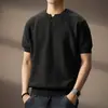 Camisa Polo Tricotada de Manga Curta Estilo Old Money de Luxo para Homens, Novo Modelo de Verão com Gola Henley, Casual Retrô Tendência de Meia-Manga