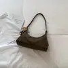 Moderna colección 2026 de bolsos de nicho para mujer: bolsos de hombro, bolsos de axila y bolsos cruzados de moda y minimalistas para el uso diario y para ir al trabajo.
