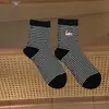 Calcetines de Primavera y Otoño para Mujer, Calcetines de Media Pantorrilla, Versátiles de Estilo Ins de Moda, Calcetines Holgados Rayados Bordados de Perro Dachshund, Estilo Universitario con Bloques de Color, Estilo Coreano