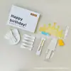 Utensilios para pastel cumpleaños juego de regalo de seis piezas tienda de repostería juego de suministros para fiesta al por mayor juego de cubiertos y platos desechables