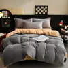 Conjunto de Cama de Inverno Quatro Peças em Lã de Leite Cor Sólida Luxo Leve Espesso Quente Capa de Edredom de Flanela Dupla Face Lençol de Elástico Roupa de Cama Mais Lã