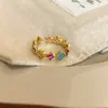 Anel de Flor em Zircônia Banhado a Ouro Real 18k Design Simples e Fashionável Anel de Nicho Leve Luxo Sensação de Alto Padrão Joia para Mão