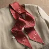 Bufanda de Seda Diagonal Floral Retro de Moda para Decoración del Cabello, Cinta Larga para Atar el Cabello, Cinturón de Cintura, o como un Pañuelo Largo Pequeño para Mujer