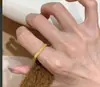 Anillo Estilo Vintage Francés para Mujer, Lujo Ligero, Sensación de Alta Gama, Diseño de Nicho, Banda de Anillo para Dedo Índice Retro, Banda Lisa de Moda