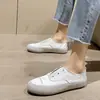 Zapatos blancos de satén españoles que aumentan la altura para mujer 2026 nuevos zapatos casuales cómodos y de moda sin cordones primavera y verano