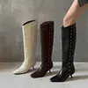 Botines blancos adelgazantes 2026 nuevo modelo punta fina tubo alto botas de montar tacón de cuña botas largas para mujer por encima de la rodilla