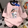 Camiseta de Algodão 100% Puro Fofa do Shin-Chan com Listras Três Listras Gola Redonda Manga Curta para Homens e Mulheres Verão Solta Tops para Casal Ins