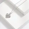 Collar con Colgante de Corazón Rayado de Nuevo Estilo Europeo y Americano Diseño de Nicho Collar Francés Simple y Elegante Accesorio Versátil para Suéter