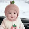 Gorro de Bebé Cálido de Moda Estilo Apple en Rojo para Año Nuevo, Gorro Unisex para Exteriores que Protege los Oídos, Imprescindible para Bebés
