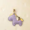 Hazte Rico Inmediatamente, Pareja de Dibujos Animados de Cuero, Exquisitos Accesorios de Colgante Pequeño, Cadena de Bolso de Gama Alta, Llavero Creativo para Coche