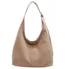 Bolsa Tote de Ombro Grande Capacidade Feminina Outono 2024 Nova Retro Fosca Casual para o Dia a Dia Transversal Carta Bolsa Tendência