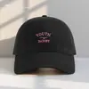 Chapéu Novo Estilo para Mulheres com Grande Circunferência da Cabeça Que Faz o Rosto Parecer Menor, Bordado de Letras, Boné de Baseball com Aba Larga Ampliada e Aprofundada para Proteção Solar