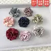 Corsage de Tela de Flores Coreanas Flor de Rosa Broche de Doble Uso para Hombres y Mujeres Borde Quemado a Mano Broche Versátil Venta al por Mayor