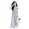 Conjunto de Verão para Meninas 2026 Novo Estilo - Camiseta Polo de Manga Curta e Calça Xadrez Conjunto de Duas Peças, Roupa de Verão Respirável e Leve para Crianças