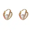 Moda Transfronteriza Europea y Americana Diseño Único Doble Cara Hueco Corazón de Perla con Clip para Oreja para Mujeres, Pendientes Sencillos de Lujo Ligero Personalizados