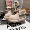 Botas de moda rojas para mujer con suela gruesa, nuevo modelo de primavera 2026, doble uso, retro, que aumentan la altura, elegantes, versátiles, botas de motociclista