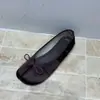 Zapatos de Abuela Planos Estilo Francés de Satén con Punta de Cerdo y Punta Dividida Slip-On para Mujer, Nuevos Zapatos Mary Jane Planos Primavera 2026