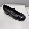 Sapatilhas de Ballet Estilo Fada Francesa 2026 Novo Modelo de Verão Sapatos Mary Jane com Laço de Fita de Uma Tira com Salto Grosso e Bico Baixo