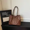 Bolso de Hombro Versátil Retro Temporada 2026 Nuevo Bolso con Patrón Tejido para Mujer Bolso Tote de Alta Gama de Gran Capacidad