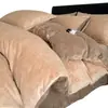 Juego de ropa de cama de cuatro piezas de terciopelo de leche engrosado y estampado para el calor del invierno, que incluye una sábana plana, una funda de edredón y una sábana bajera, diseñado para un aspecto lujoso y sofisticado en el dormitorio principal.