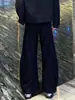Direto do fabricante: Calça masculina preta estilo americano com perna curva, apresentando um detalhe de corrente de metal resistente, um design único e um estilo versátil de perna larga.