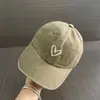 Boné de Baseball Vintage Lavado Versátil com Bordado de Coração Primavera e Verão Versão Coreana Fino Casal Top Macio Boné Bico de Pato para Homens Tendência